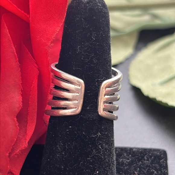 Pretty Silver Tone Multi Band Ring With Different Shape Clear Stones. - Picture 3 of 4